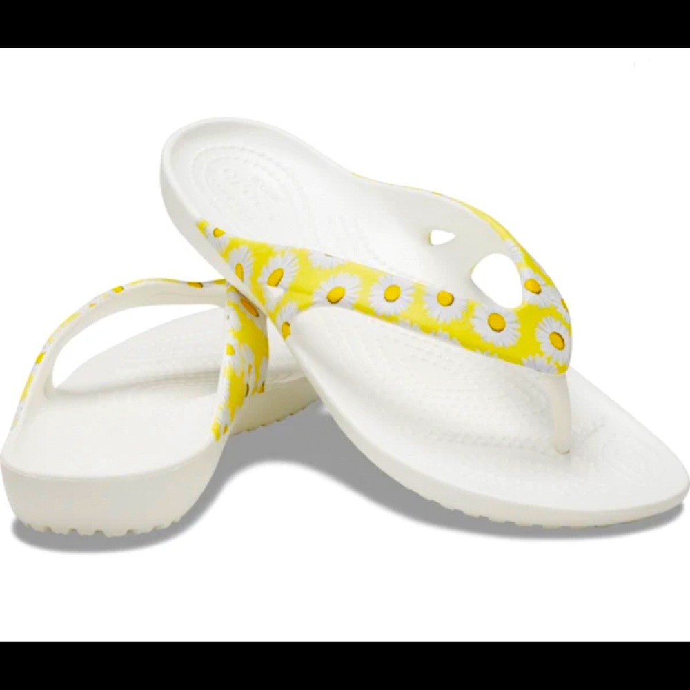 Women’s White Crocs Yellow Daisy Print Flip Flops Sandals Kadee II Flower